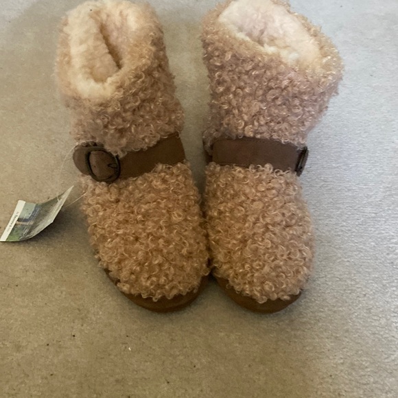 NWT BEARPAW Sheep Fur-Lined Boot - Picture 1 of 6